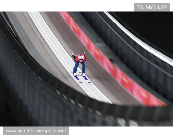 滑雪大跳台选手挑战禁忌动作，全场尖叫