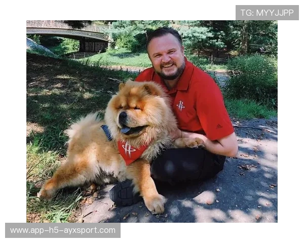 世界冠军与宠物合照爆红