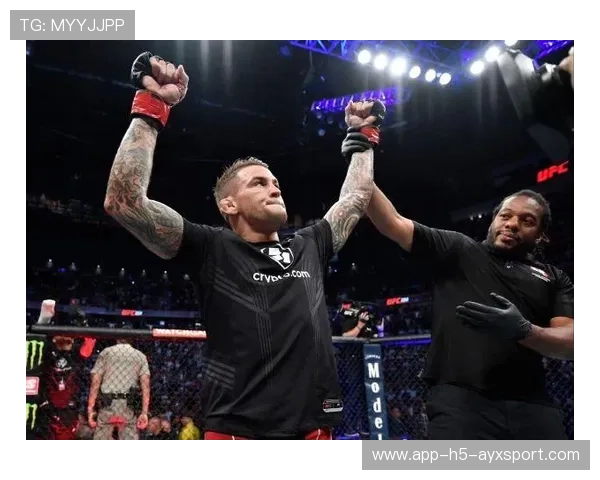 UFC肘击命中瞬间,现场音效震撼到刺激神经 UFC肘击命中瞬间,现场音效震撼到刺激神经