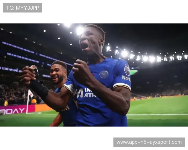 切尔西外线渗透成功,帕尔默回敲形成入球 切尔西外线渗透成功,帕尔默回敲形成入球