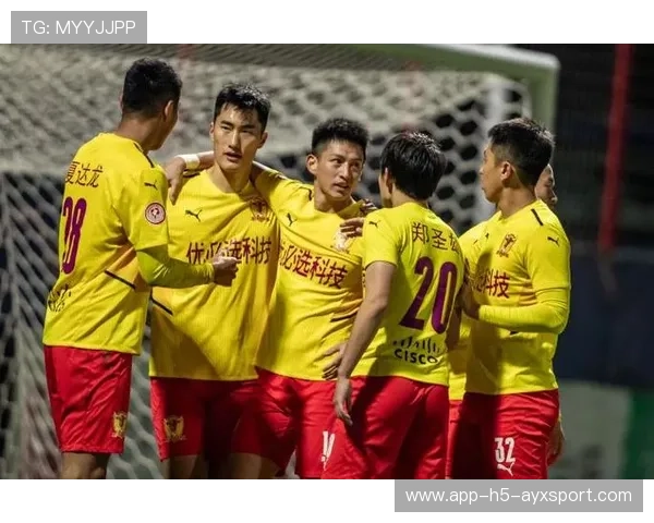 深圳新鹏城边线抢断后迅速反击 深圳新鹏城边线抢断后迅速反击