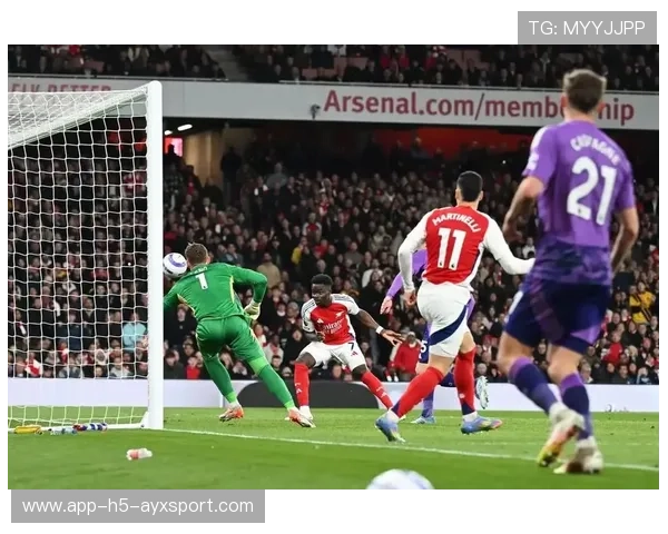 萨卡突破防线造致命威胁,阿森纳流畅推进 萨卡突破防线造致命威胁,阿森纳流畅推进